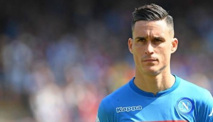  那不勒斯官宣续约当家射手奥斯梅恩  