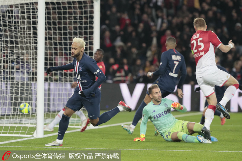  图卢兹主场十人应战，顽强逼平领头羊巴黎  