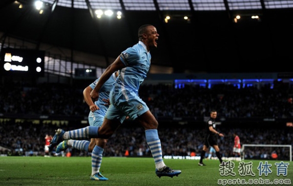  曼城铁卫头槌制胜，连续十场零封创英超新纪录  
