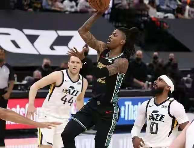  雷霆新秀惊艳全场，爆冷击败爵士  