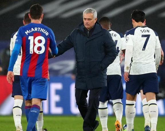  布雷斯特年轻门将高接低挡，多次扑救保住平局